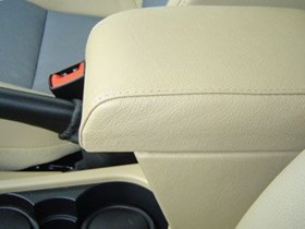 PODLOKIETNIK FREELANDER 2 RHD DA5103