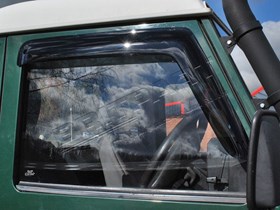 OWIEWKI SZYB DEFENDER PRZOD (KPL) DA6078