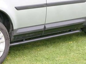 PROGI RUROWE CZARNE FREELANDER 2 LR003840