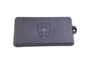 POKRYWA SKRZYNKI BEZPIECZNIKOW DEFENDER LR021817GEN