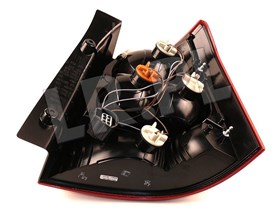 LAMPA TYL W BLOTNIKU LEWA FREELANDER 2 O LR023971GEN