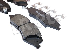 KLOCKI HAMULCOWE PRZOD - DISCOVERY 4  5. LR051626BREMBO