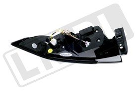 LAMPA TYL W BLOTNIKU RR EVOQUE LEWA LR074813GEN
