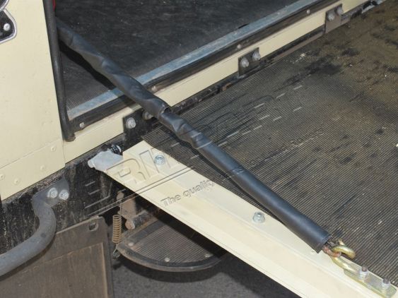Pokrowiec ochronny łańcucha tylniej klapy Black Vinyl LR SI - SIII - 330422